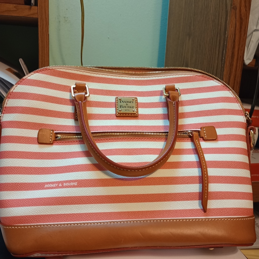 🔥🔥🔥Like New  Dooney & Bourke Sullivan Domed Zip Satchel Handbag . Tangerine .
